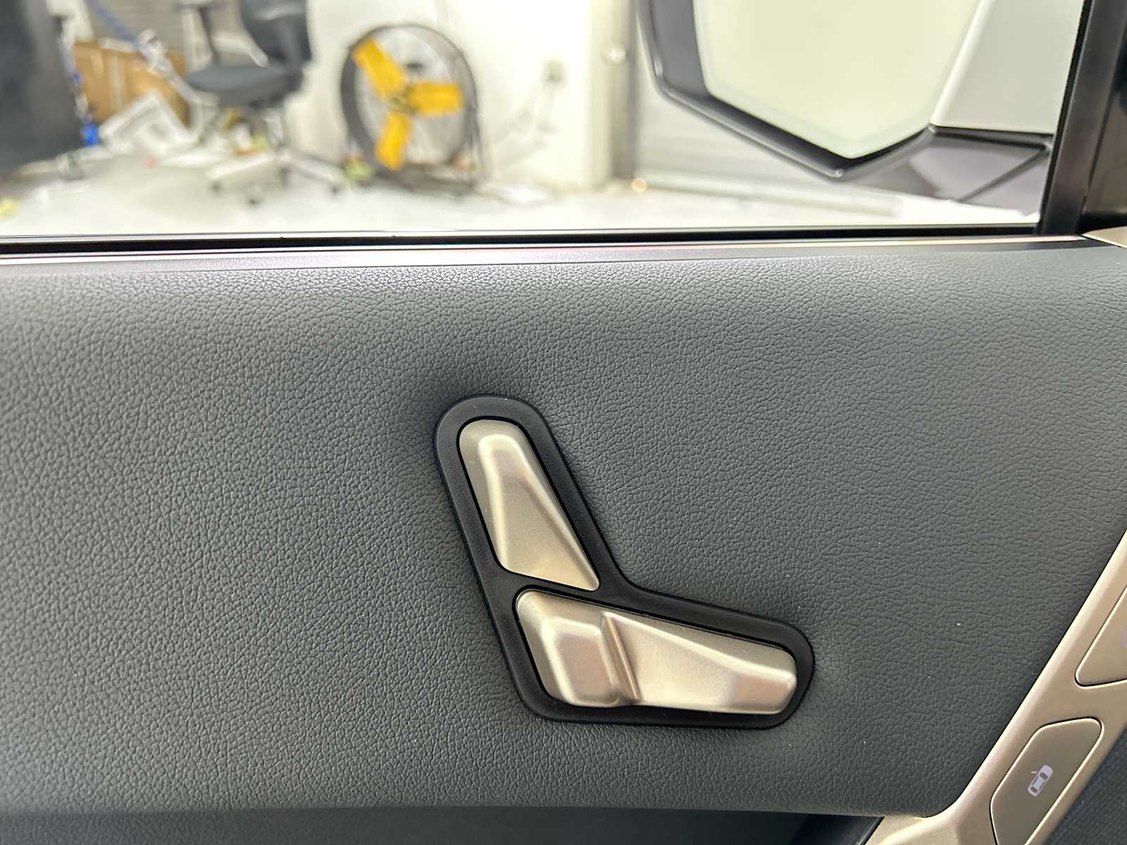 Thumbnail: 2026 BMW iX - 14