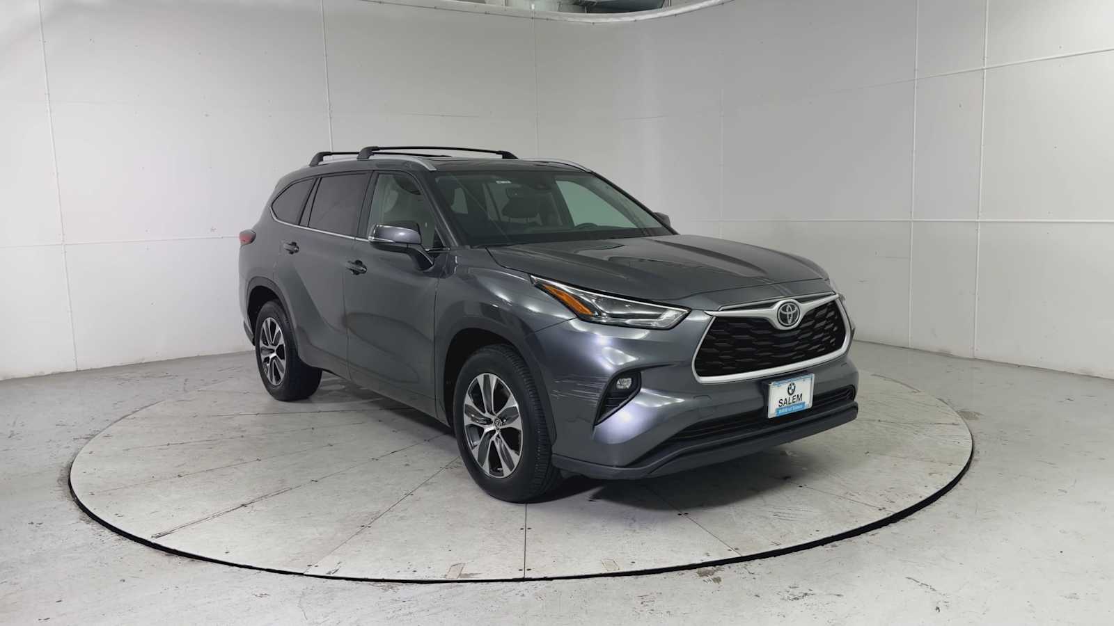 Thumbnail: 2023 Toyota Highlander - 8