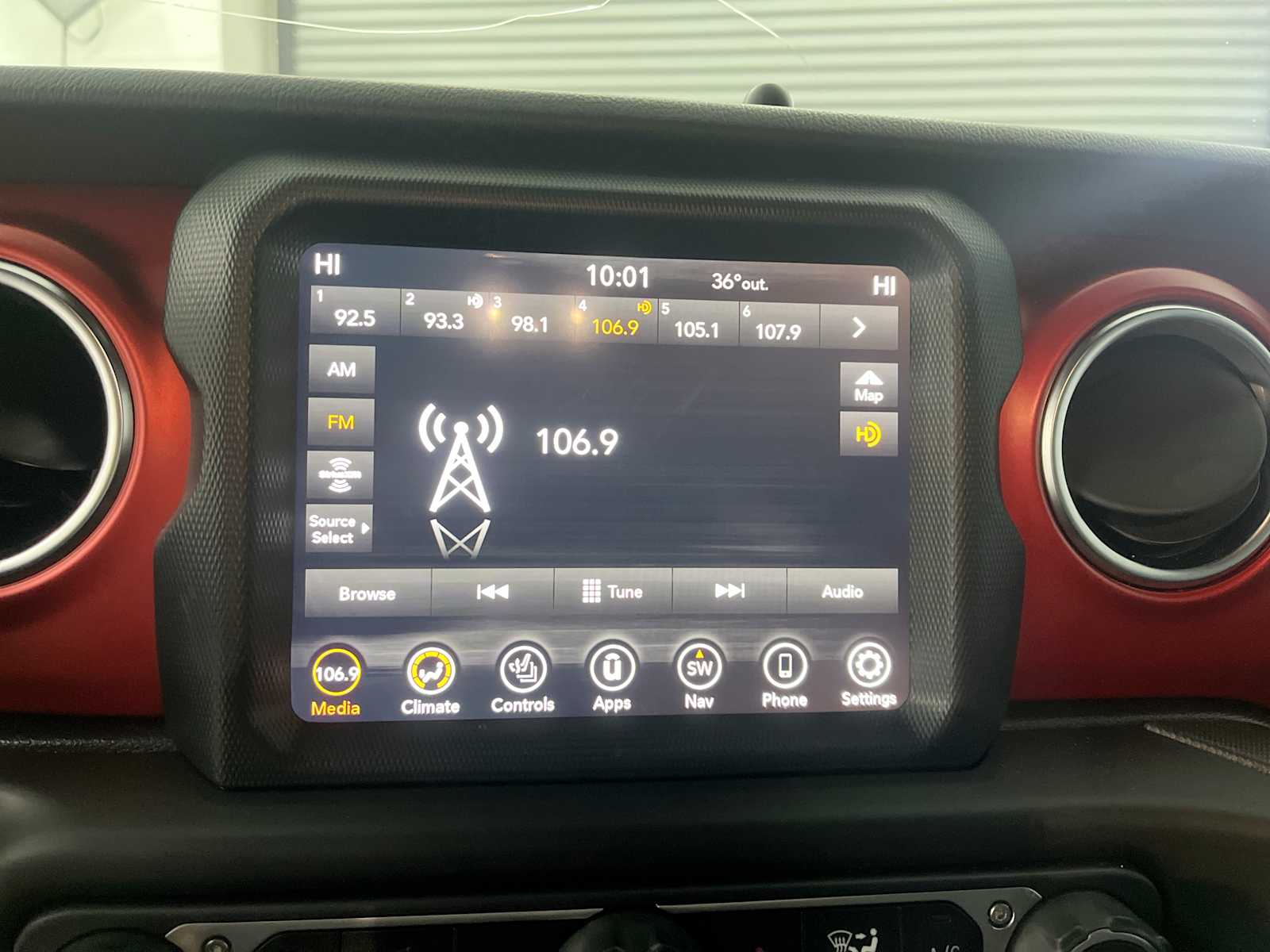 Thumbnail: 2021 Jeep Gladiator - 12