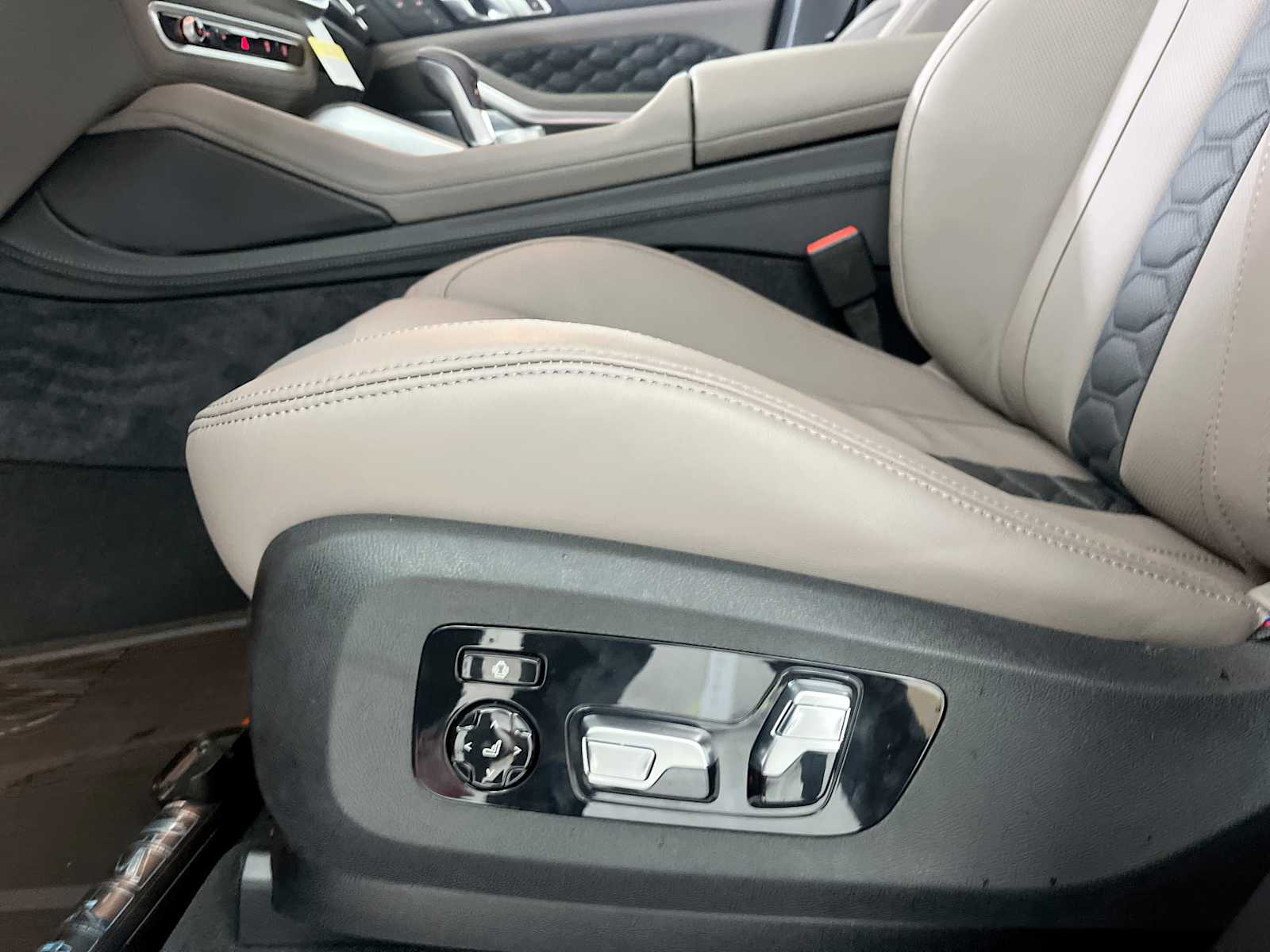 Thumbnail: 2026 BMW X5 - 14