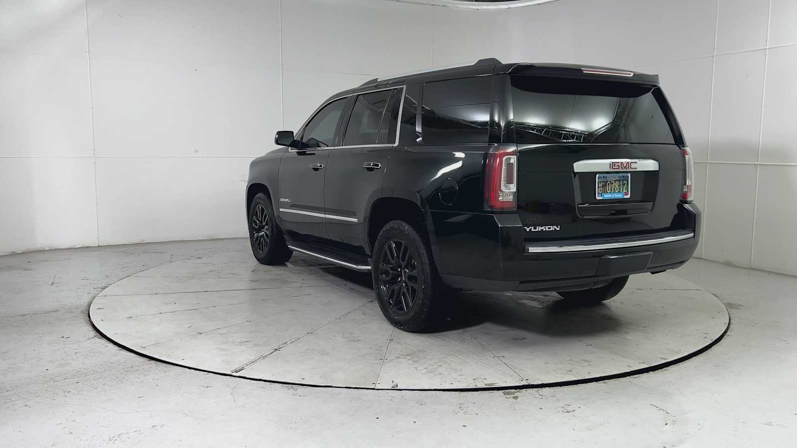 2016 Gmc Yukon Denali photo 2