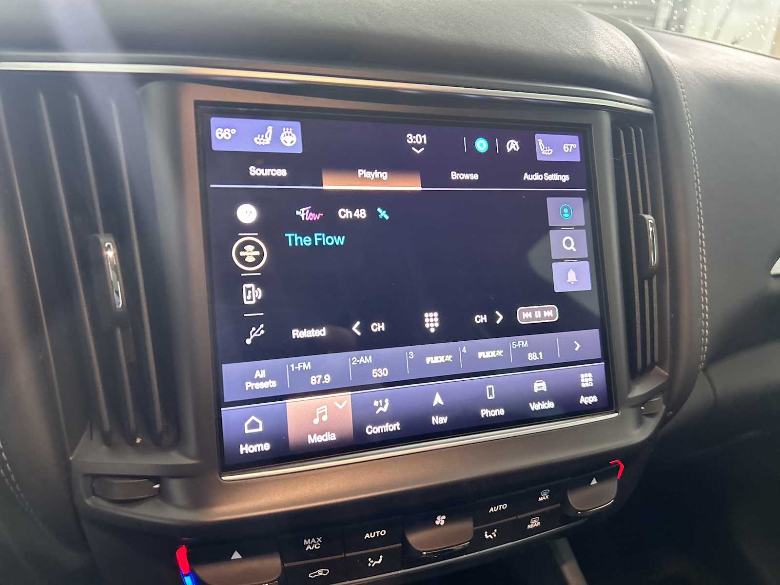 Thumbnail: 2021 Maserati Levante - 12