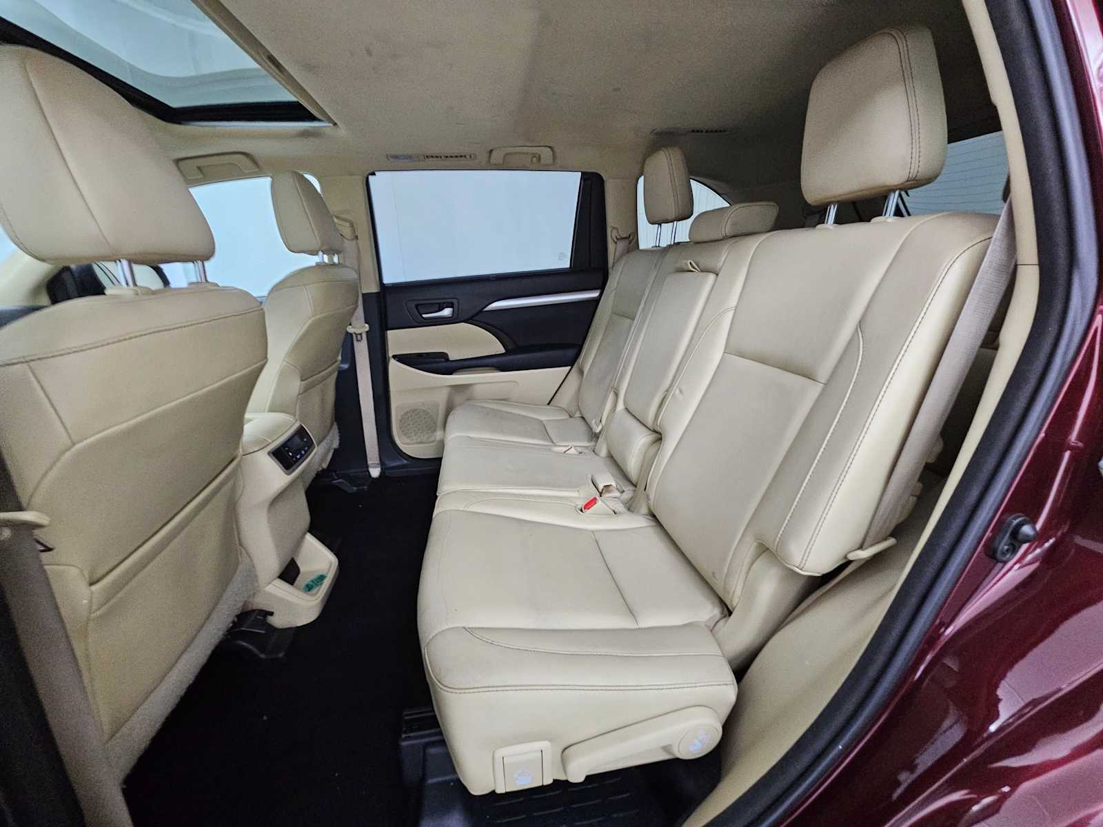 Thumbnail: 2015 Toyota Highlander - 24