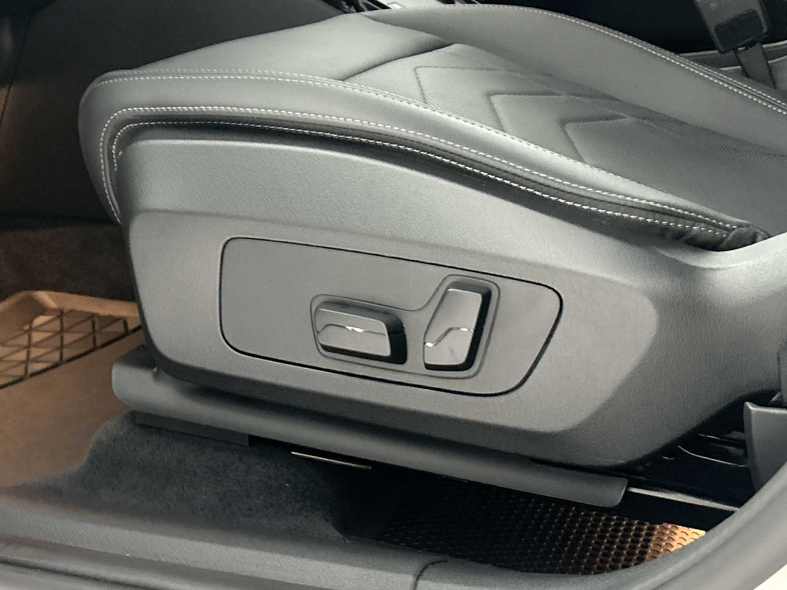 Thumbnail: 2025 BMW X1 - 14