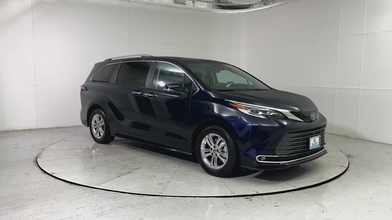 Thumbnail: 2023 Toyota Sienna - 8