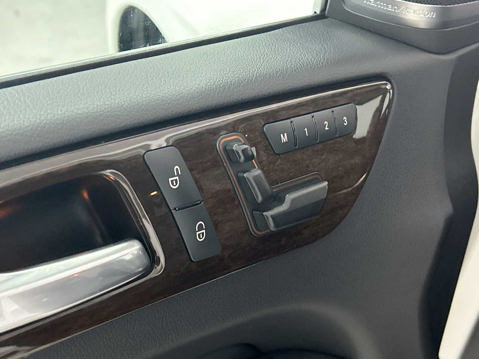 Thumbnail: 2014 Mercedes-Benz M-Class - 14