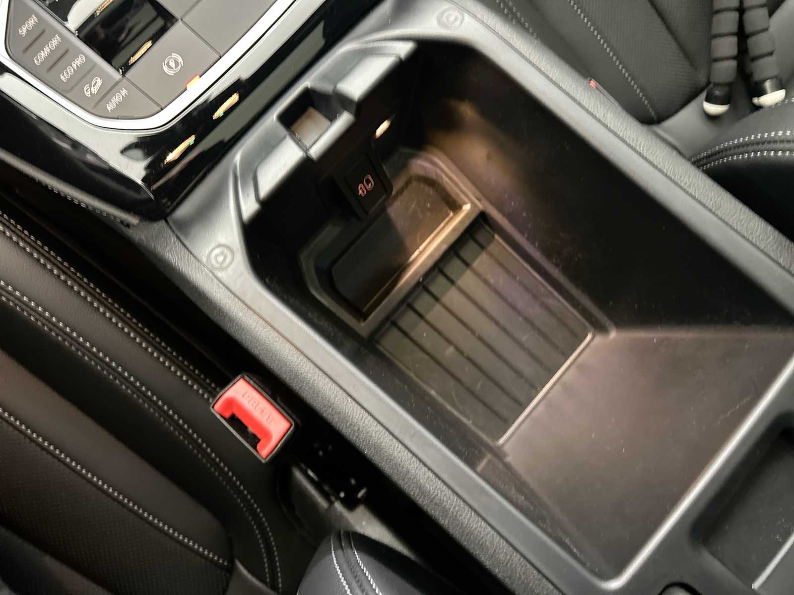 Thumbnail: 2025 BMW X4 - 23