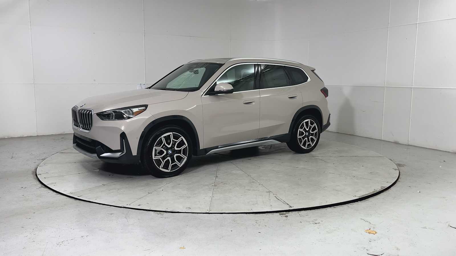 Thumbnail: 2026 BMW X1 - 6