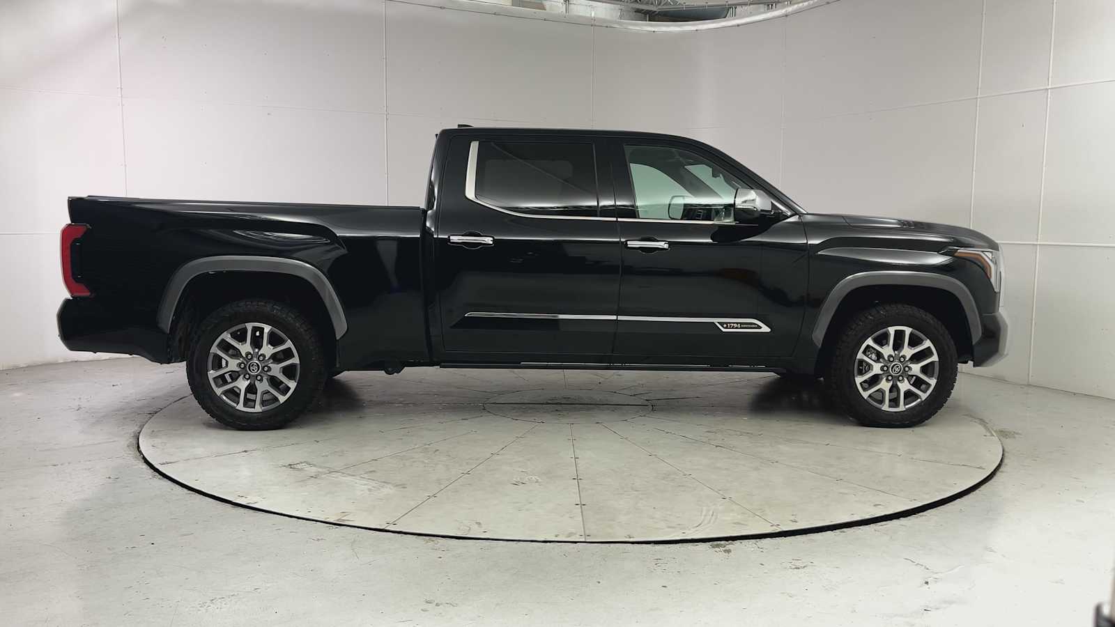 Thumbnail: 2023 Toyota Tundra - 8