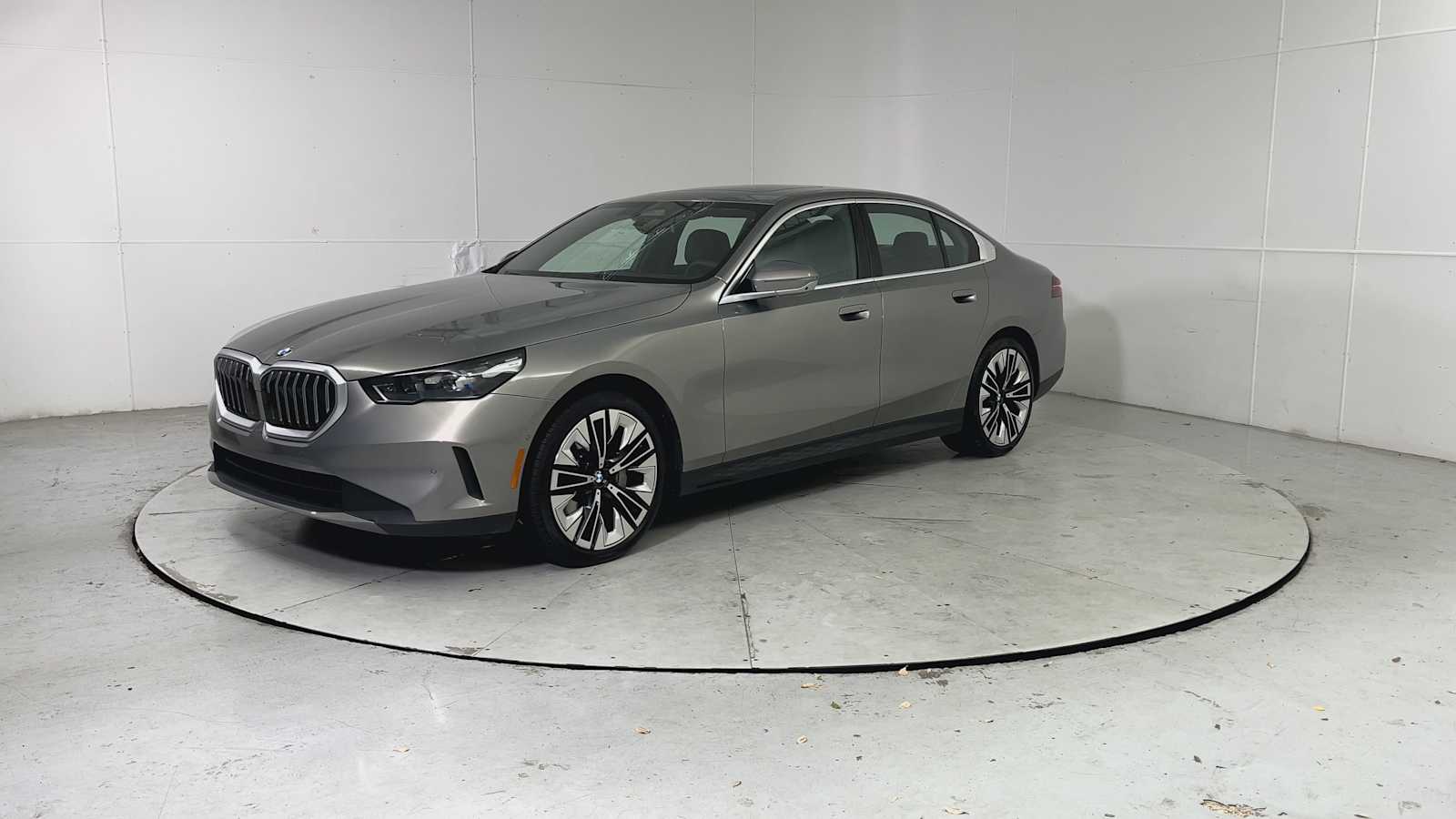 Thumbnail: 2026 BMW 5 Series - 6