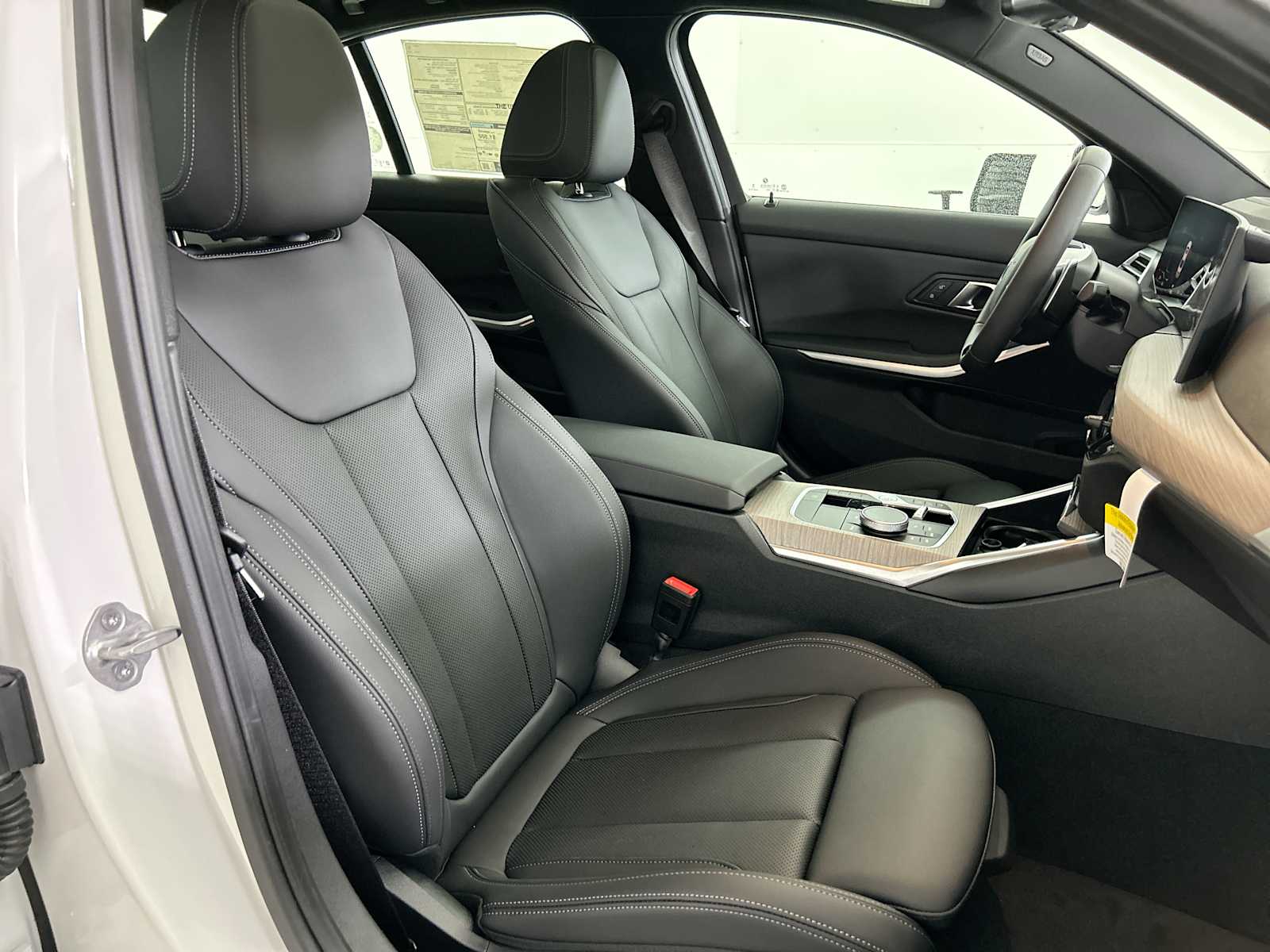 Thumbnail: 2025 BMW 3 Series - 26