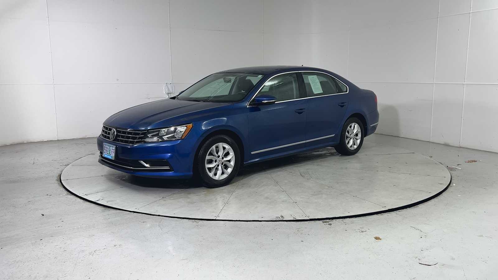 Thumbnail: 2016 Volkswagen Passat - 6