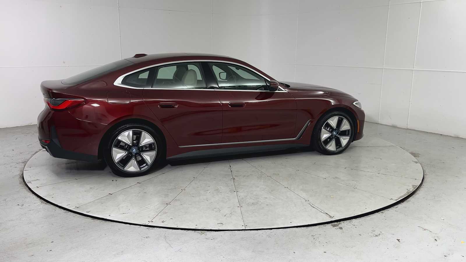 Thumbnail: 2023 BMW i4 - 9