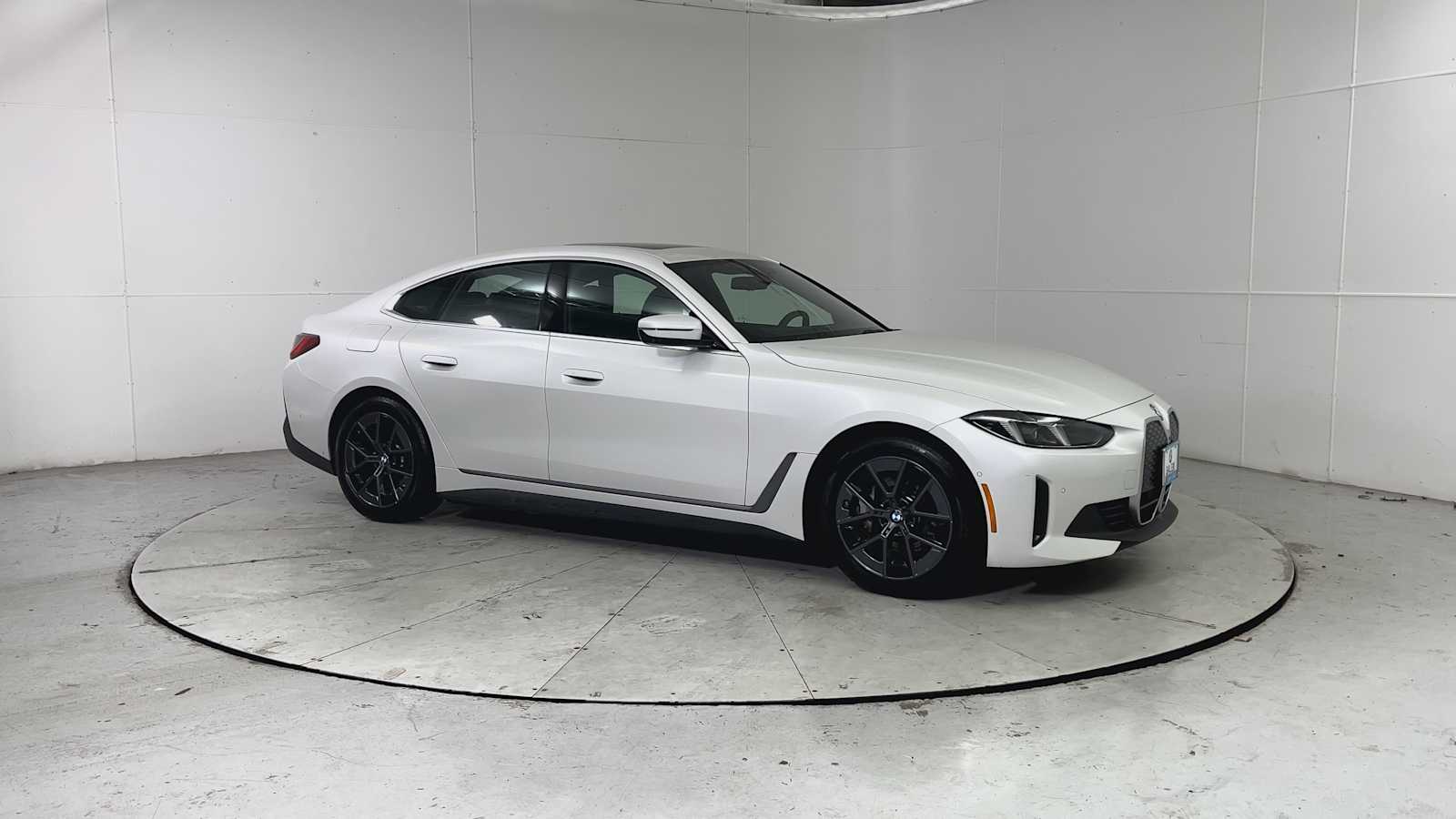 Thumbnail: 2025 BMW i4 - 8