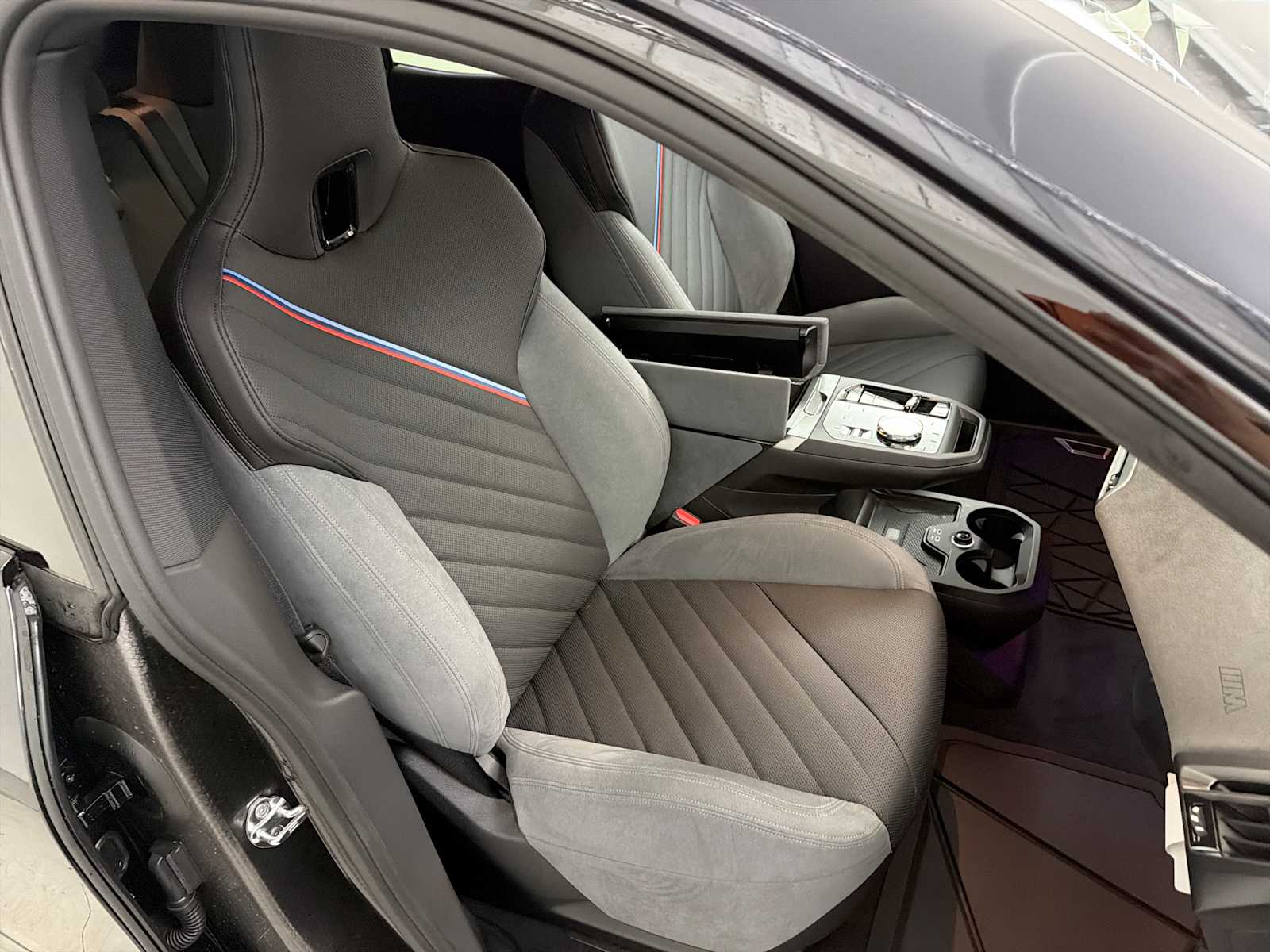 Thumbnail: 2026 BMW iX - 25