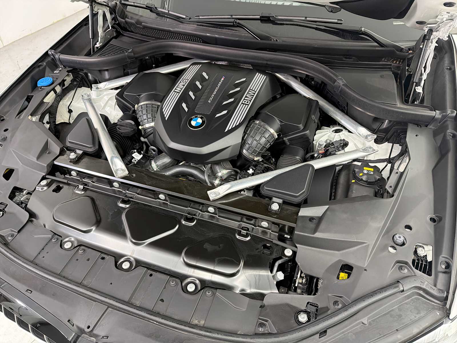 Thumbnail: 2021 BMW M5 - 18