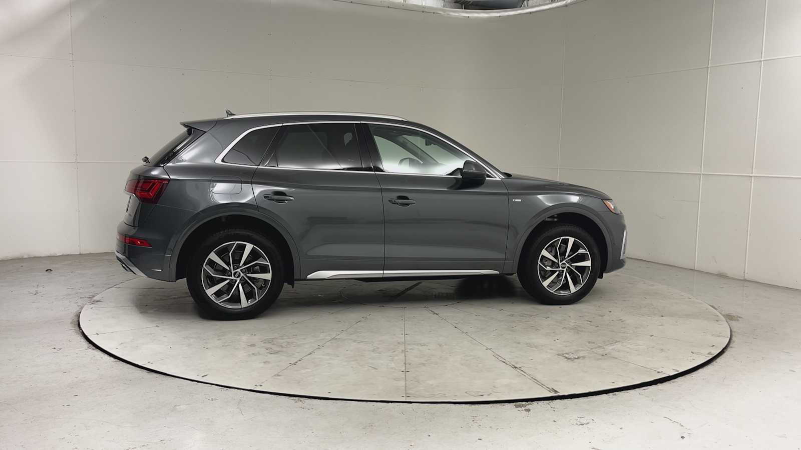 Thumbnail: 2023 Audi Q5 - 9