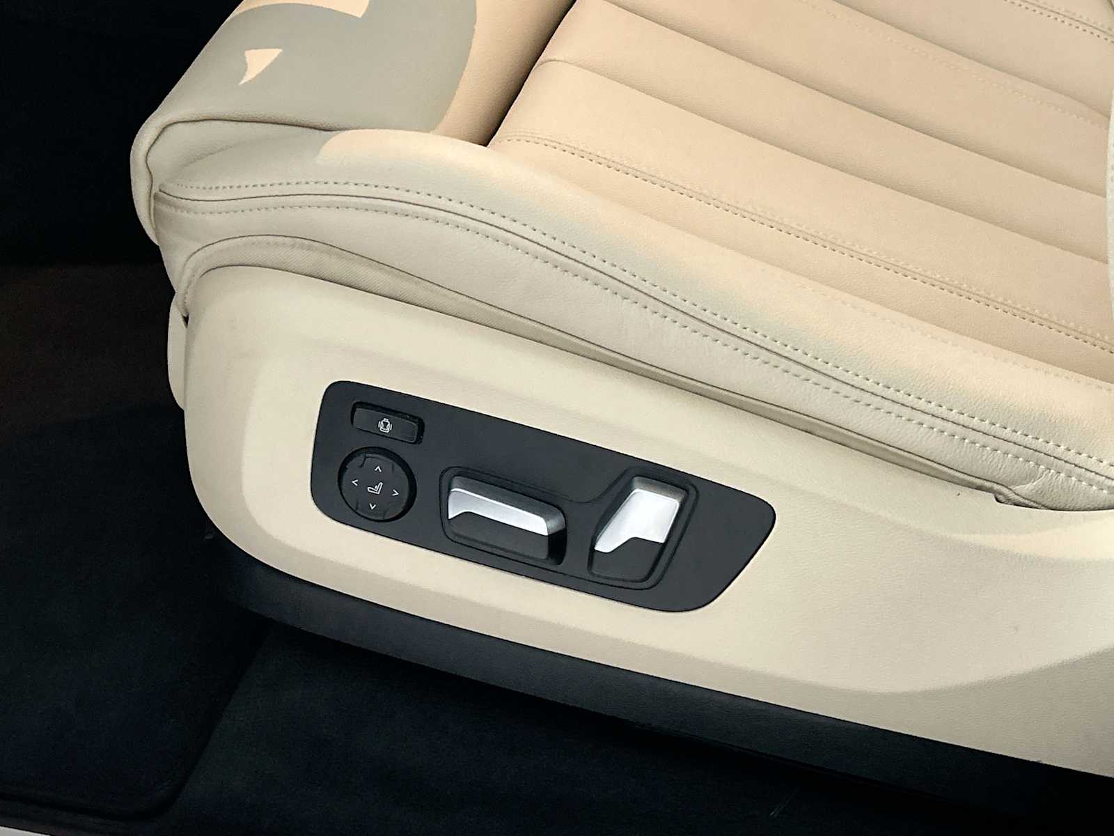 Thumbnail: 2022 BMW X5 - 14