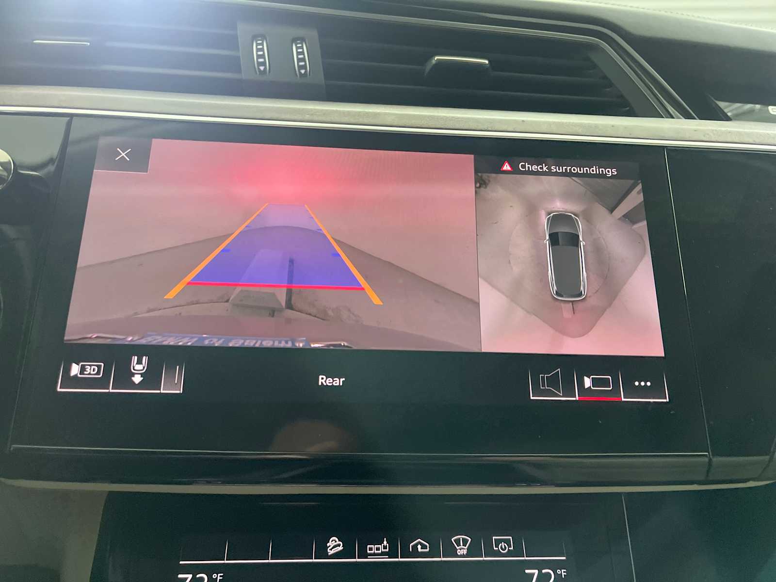 Thumbnail: 2019 Audi e-tron - 30