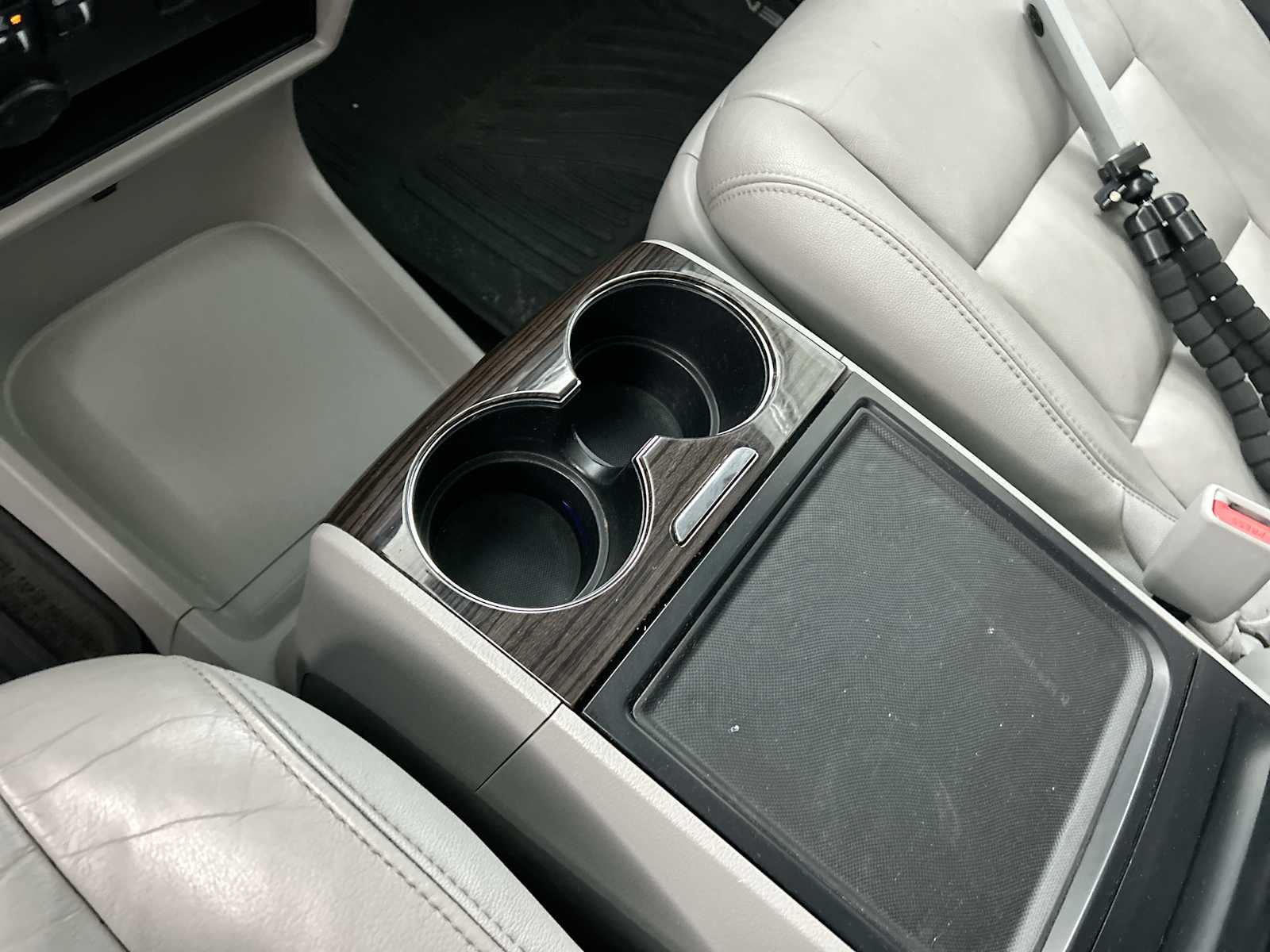 Thumbnail: 2017 Toyota Sienna - 23