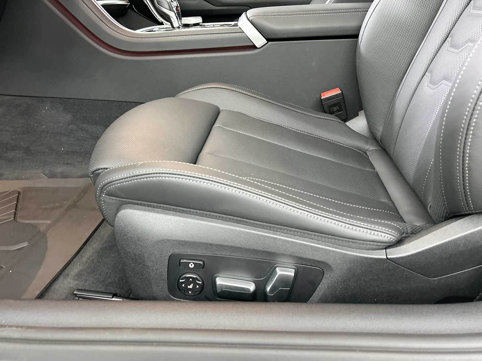 Thumbnail: 2026 BMW 8 Series - 14