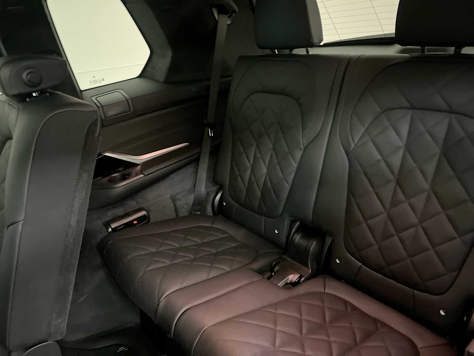 Thumbnail: 2027 BMW X7 - 32