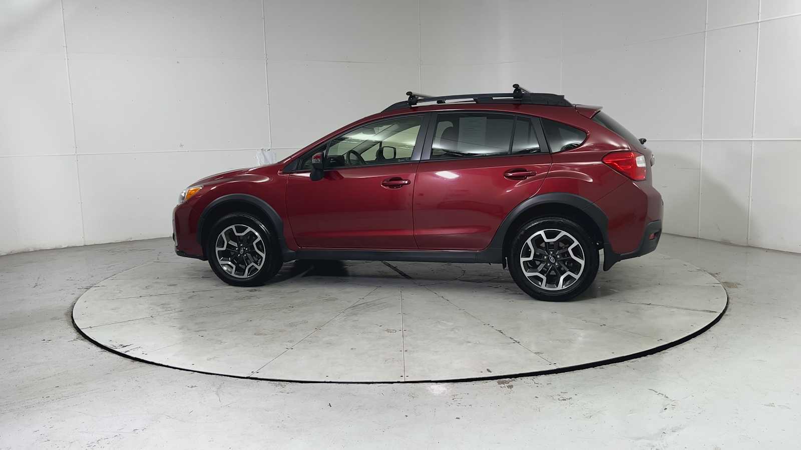 Thumbnail: 2017 Subaru Crosstrek - 3