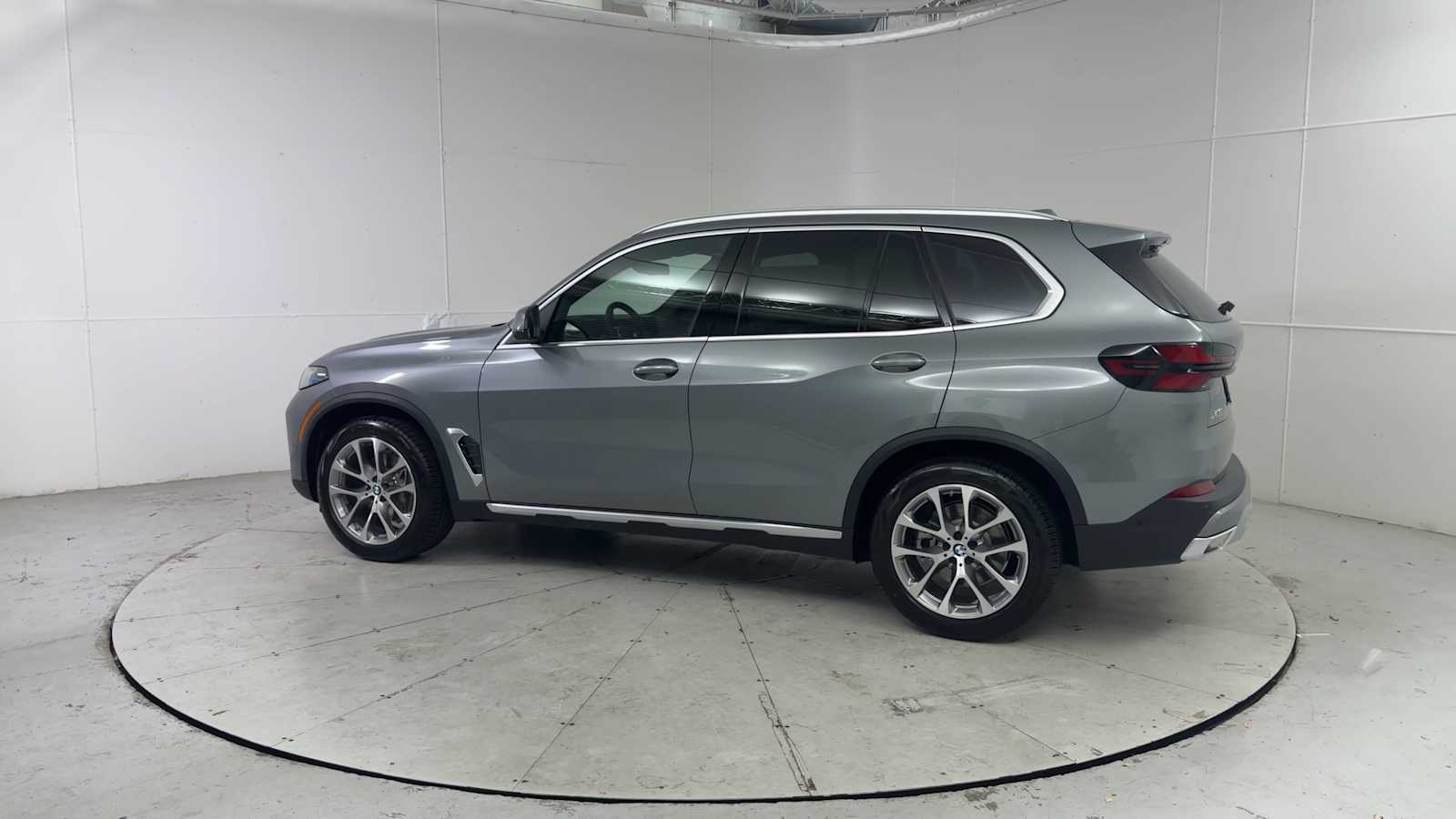 Thumbnail: 2026 BMW X5 - 4