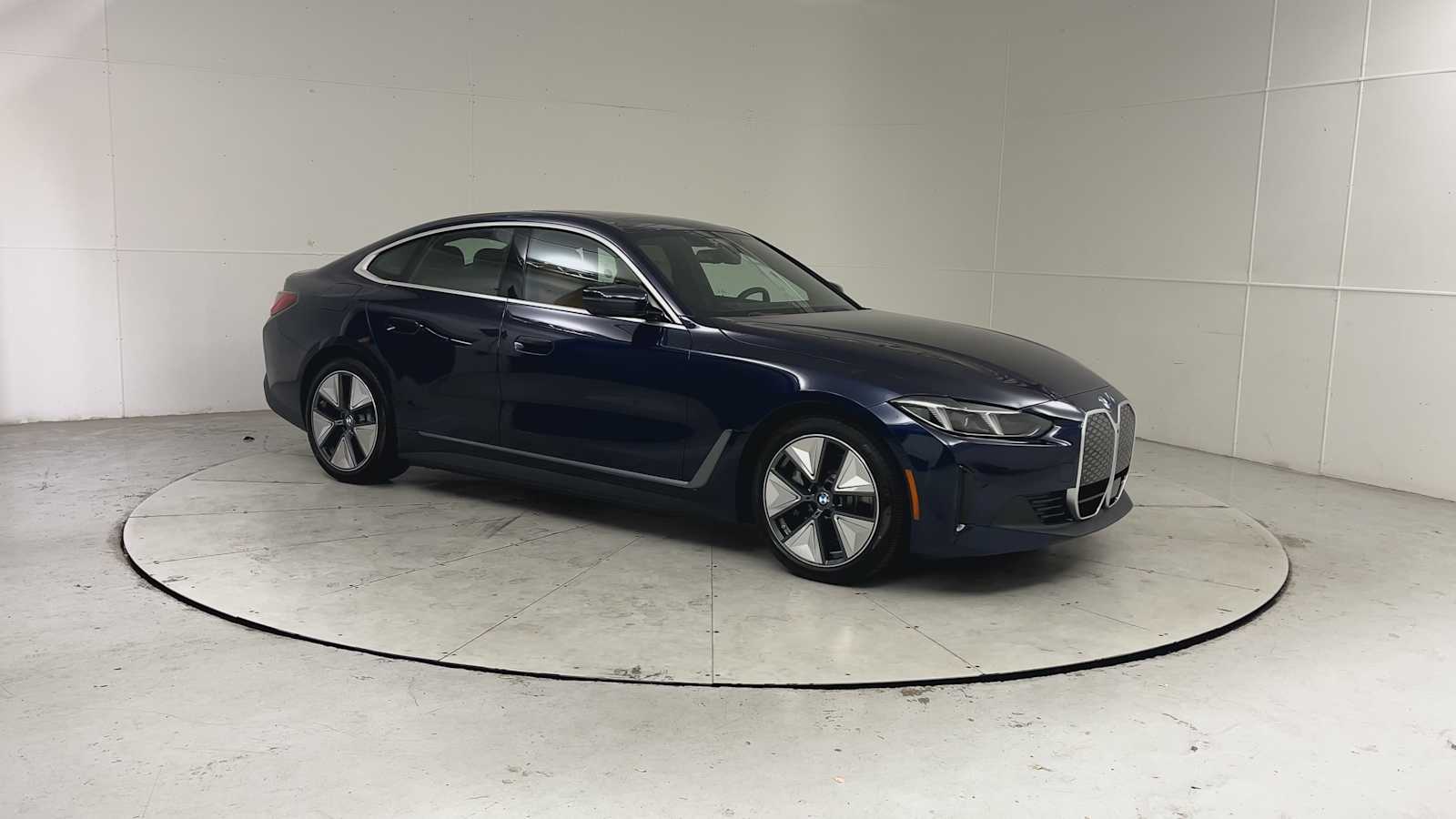Thumbnail: 2026 BMW i4 - 8