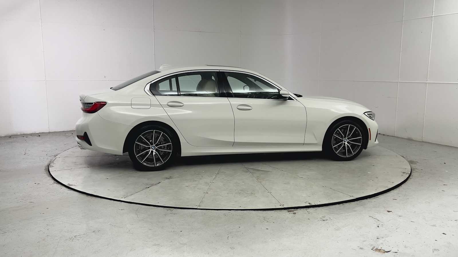 Thumbnail: 2019 BMW 3 Series - 9