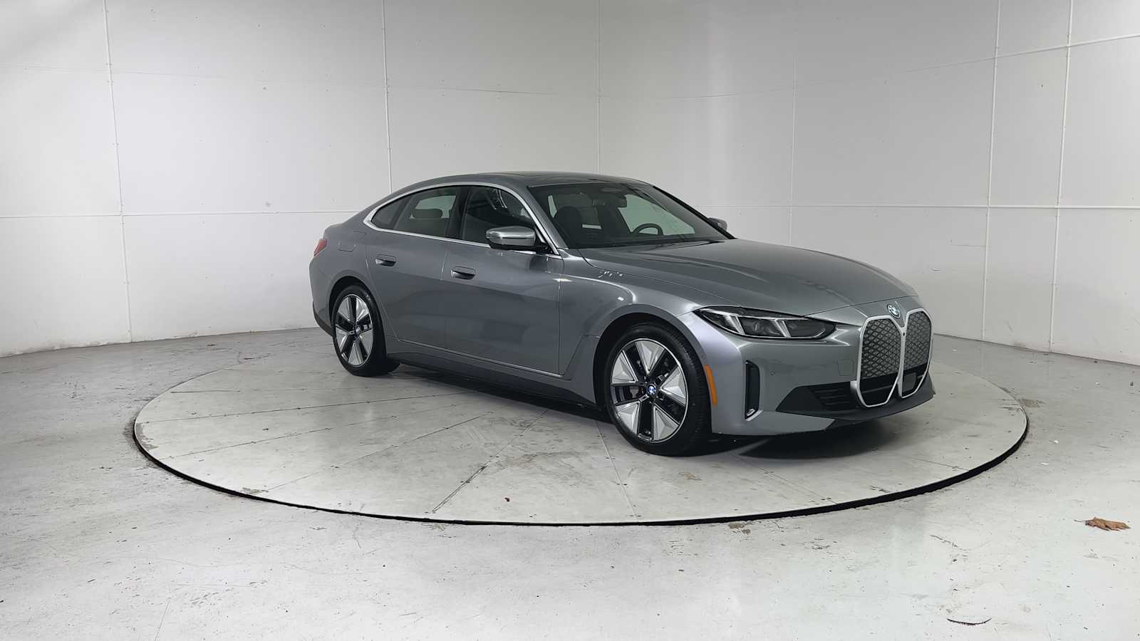 Thumbnail: 2025 BMW i4 - 8