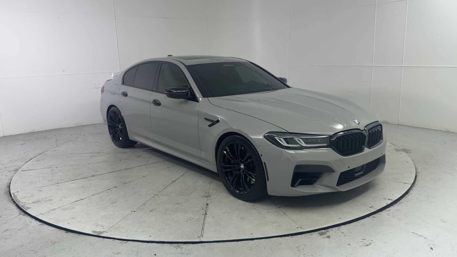 Thumbnail: 2023 BMW M5 - 8
