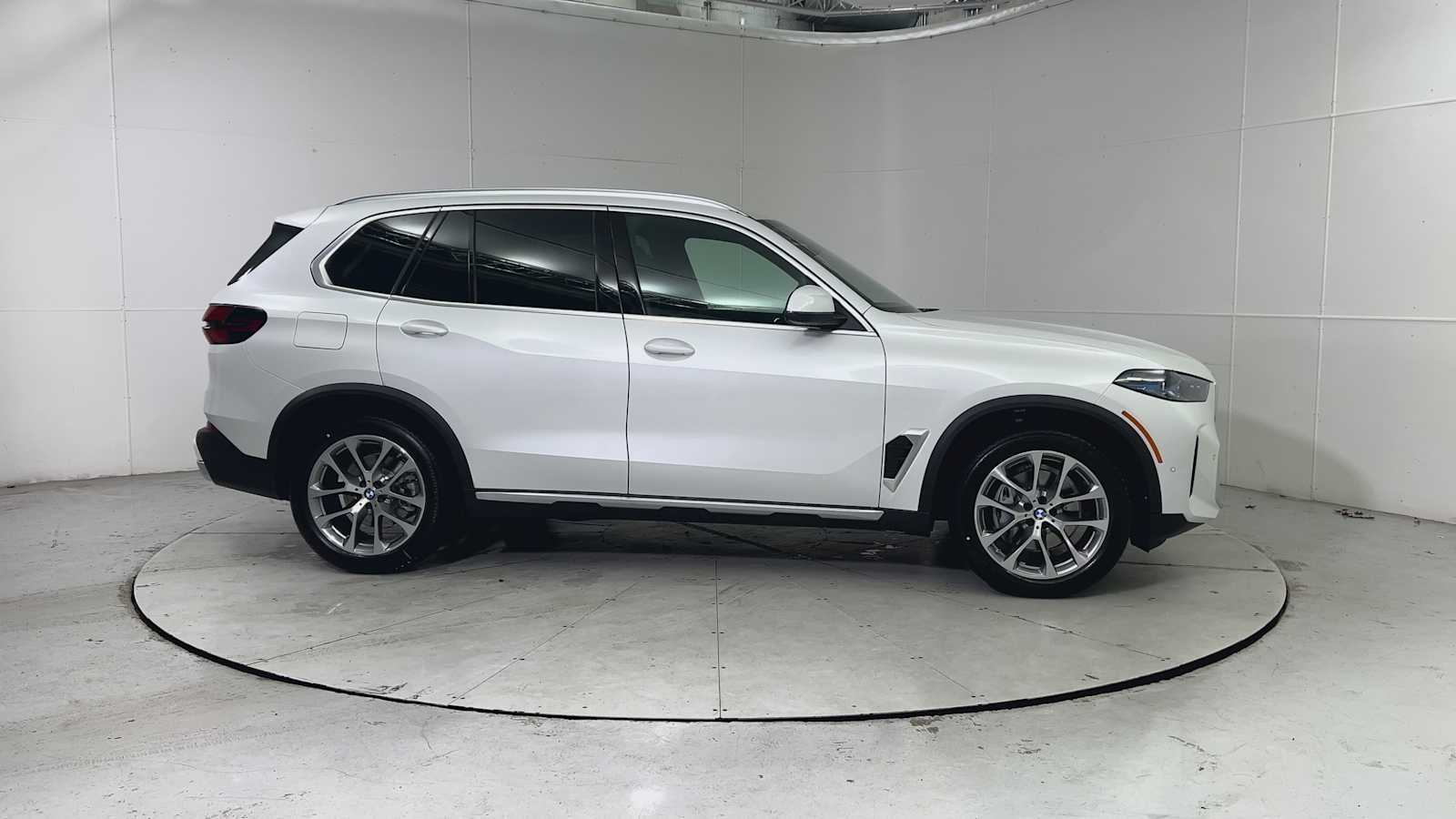 Thumbnail: 2026 BMW X5 - 9
