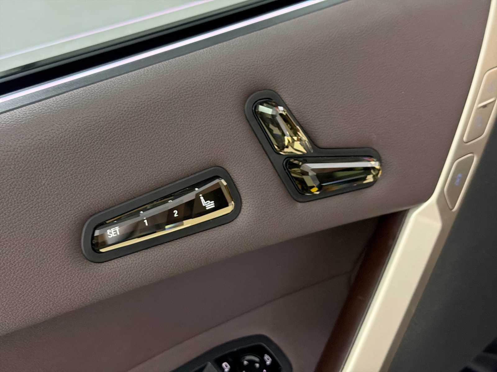 Thumbnail: 2023 BMW iX - 13