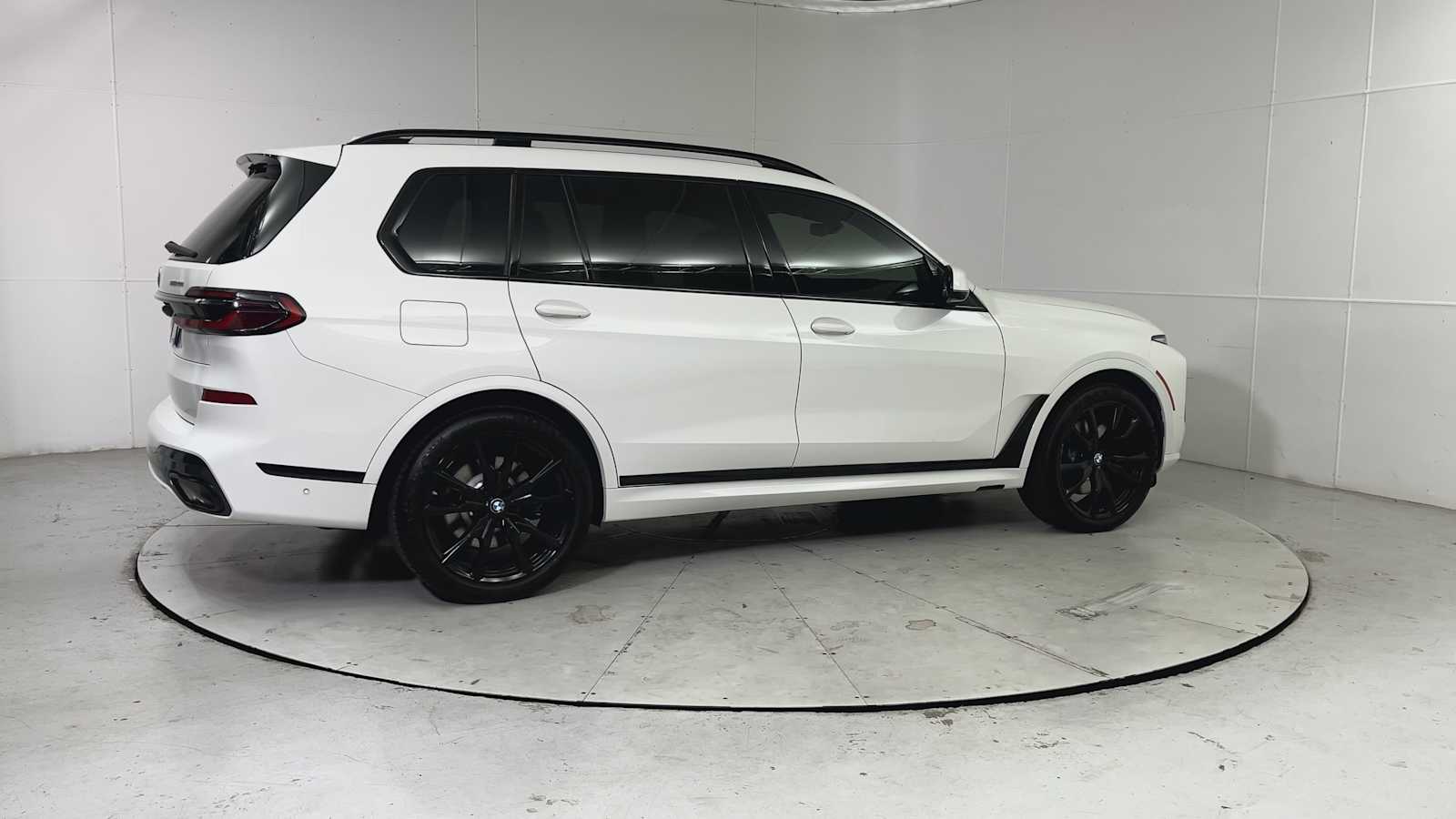 Thumbnail: 2024 BMW X7 - 9