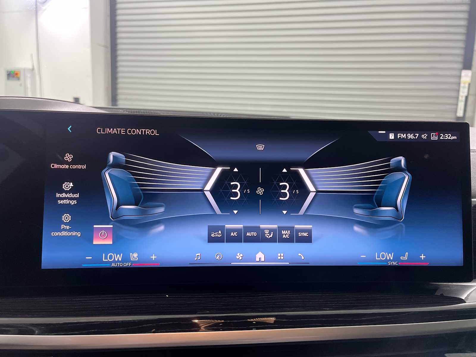 Thumbnail: 2024 BMW X7 - 23