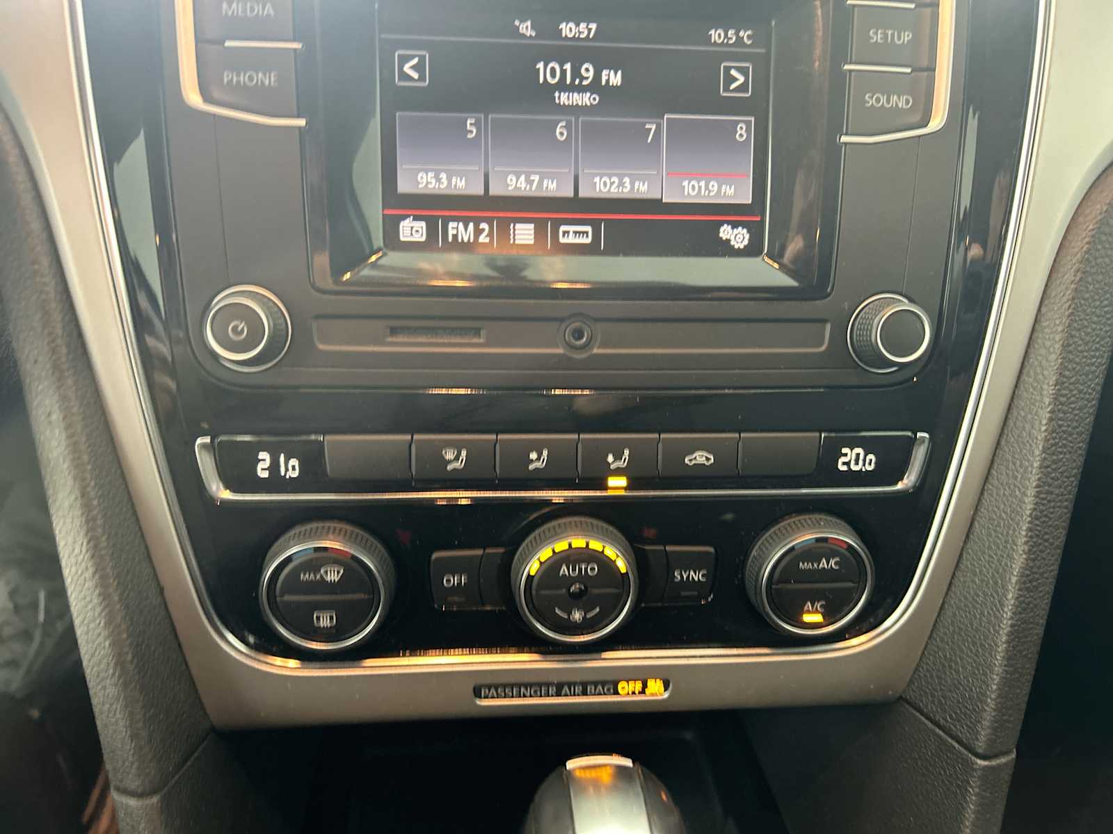 Thumbnail: 2016 Volkswagen Passat - 16