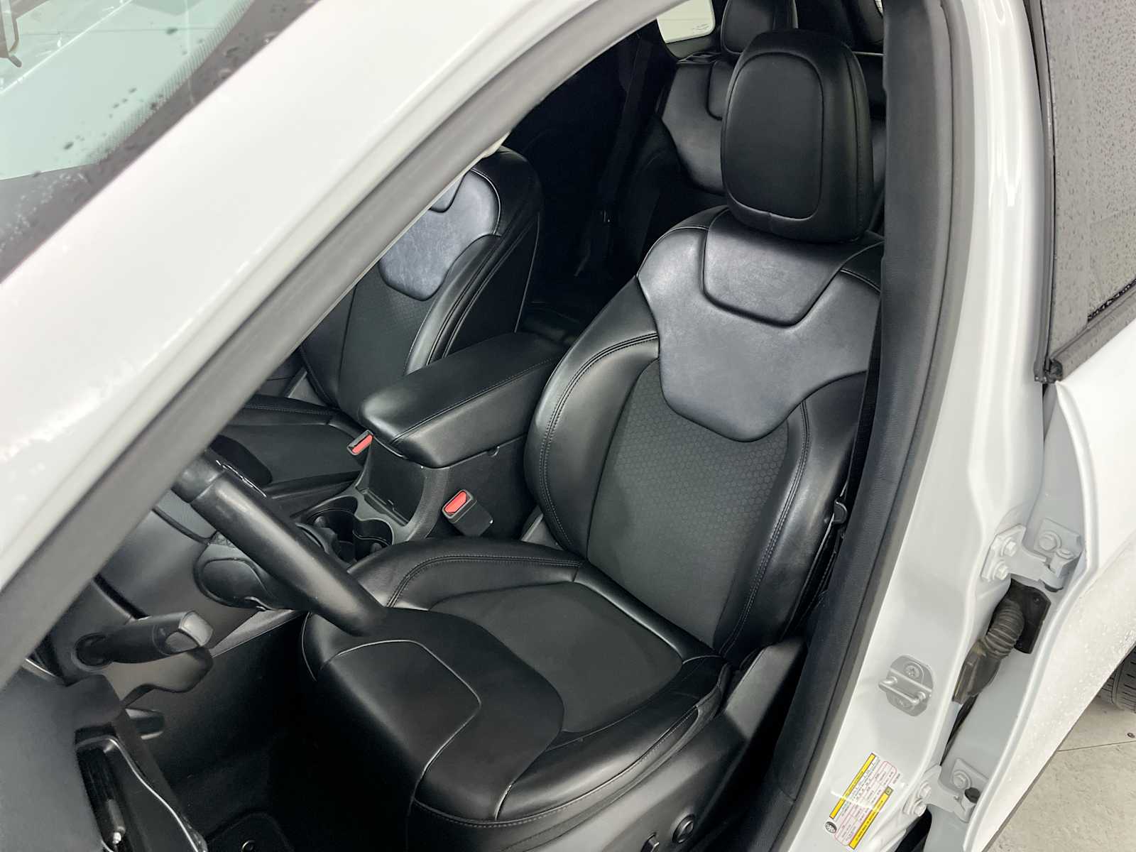 Thumbnail: 2019 Jeep Cherokee - 13