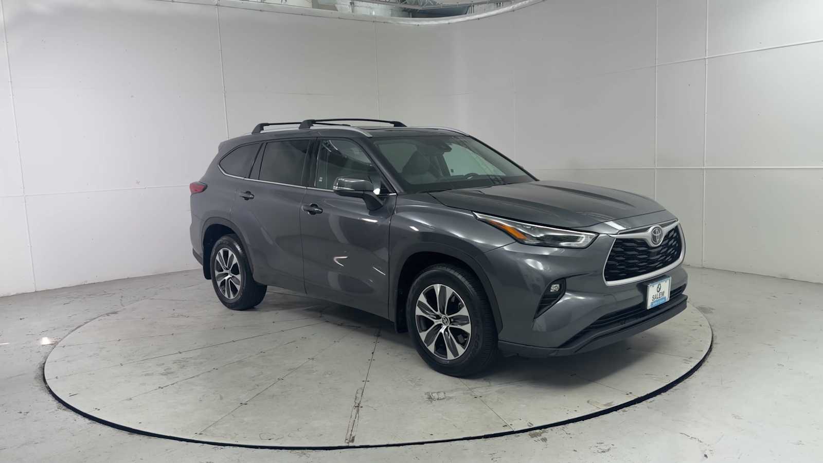 Thumbnail: 2022 Toyota Highlander - 8