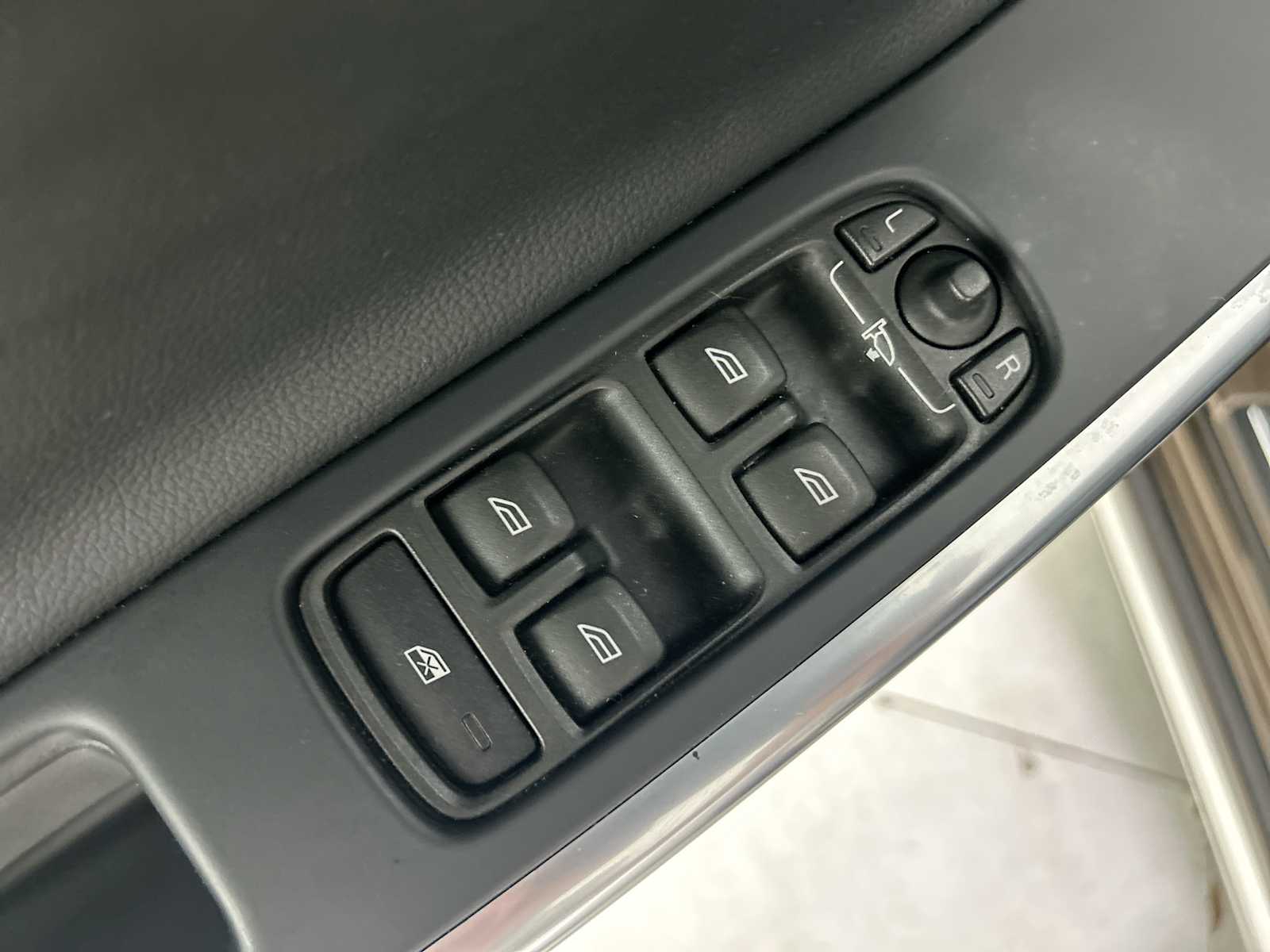 Thumbnail: 2015 Volvo S60 - 15