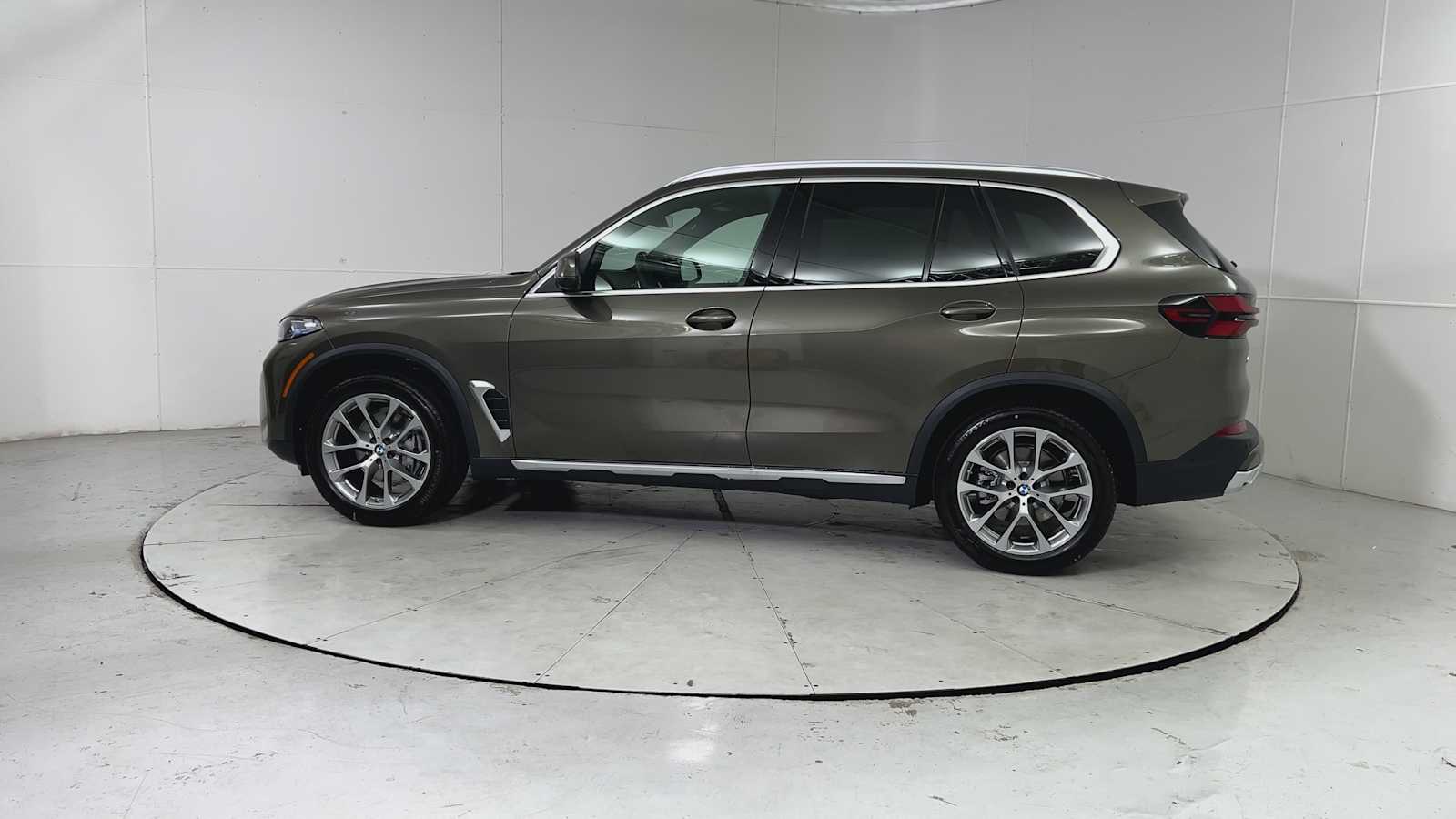 Thumbnail: 2026 BMW X5 - 4