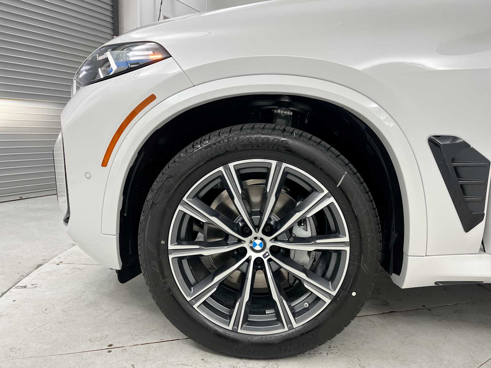 Thumbnail: 2026 BMW X5 - 25