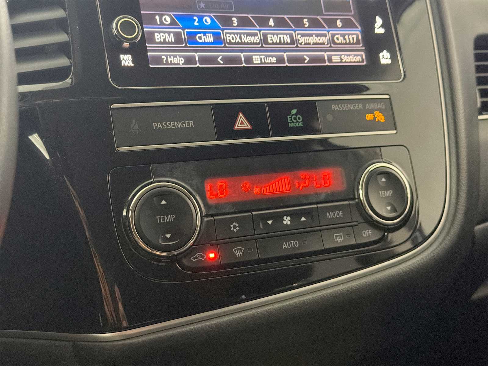 Thumbnail: 2019 Mitsubishi Outlander - 16