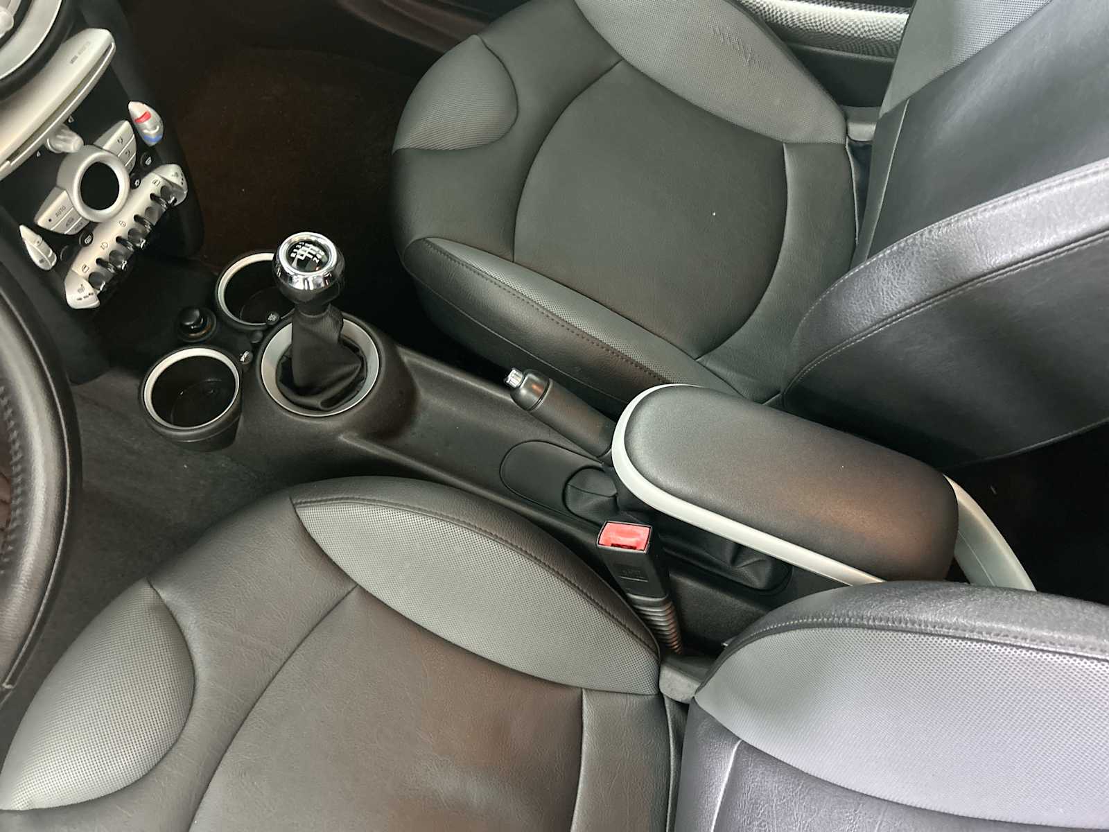 Thumbnail: 2010 MINI Cooper Clubman - 21