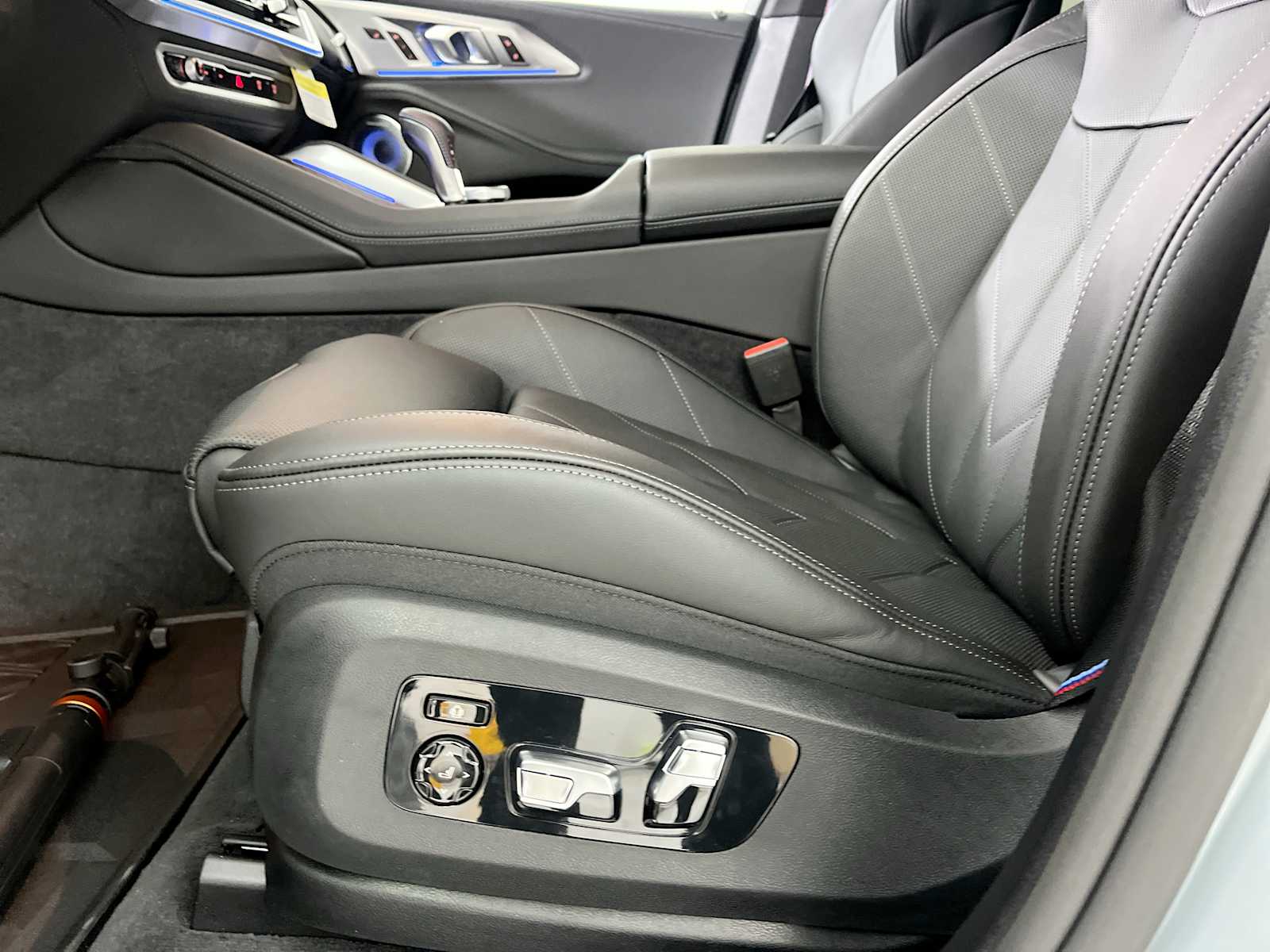 Thumbnail: 2026 BMW XM - 14