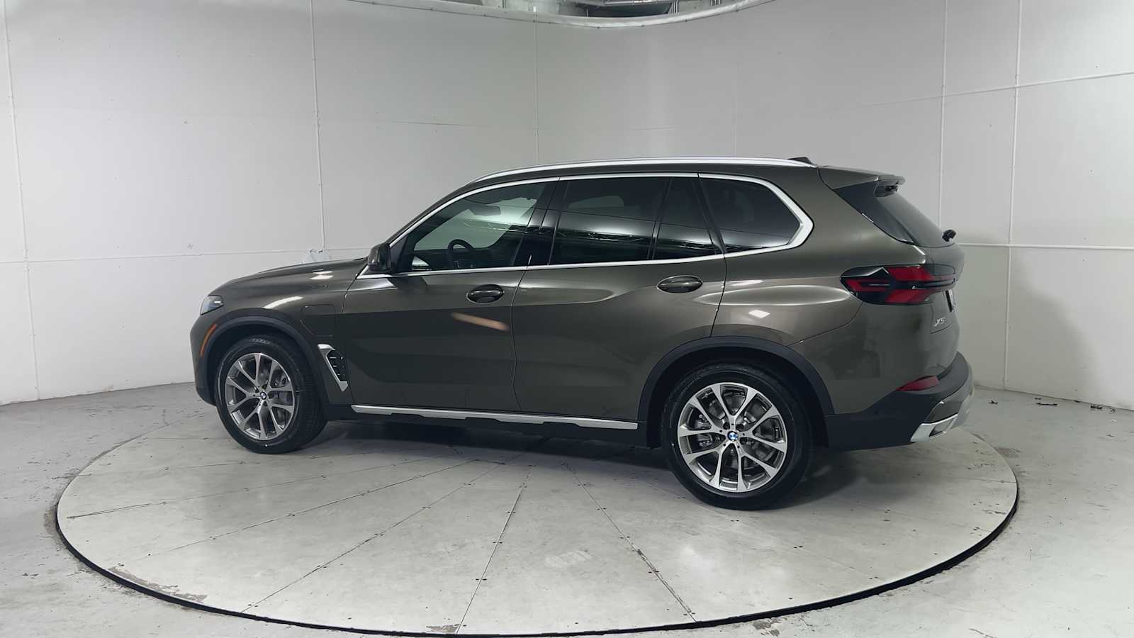 Thumbnail: 2026 BMW X5 - 4