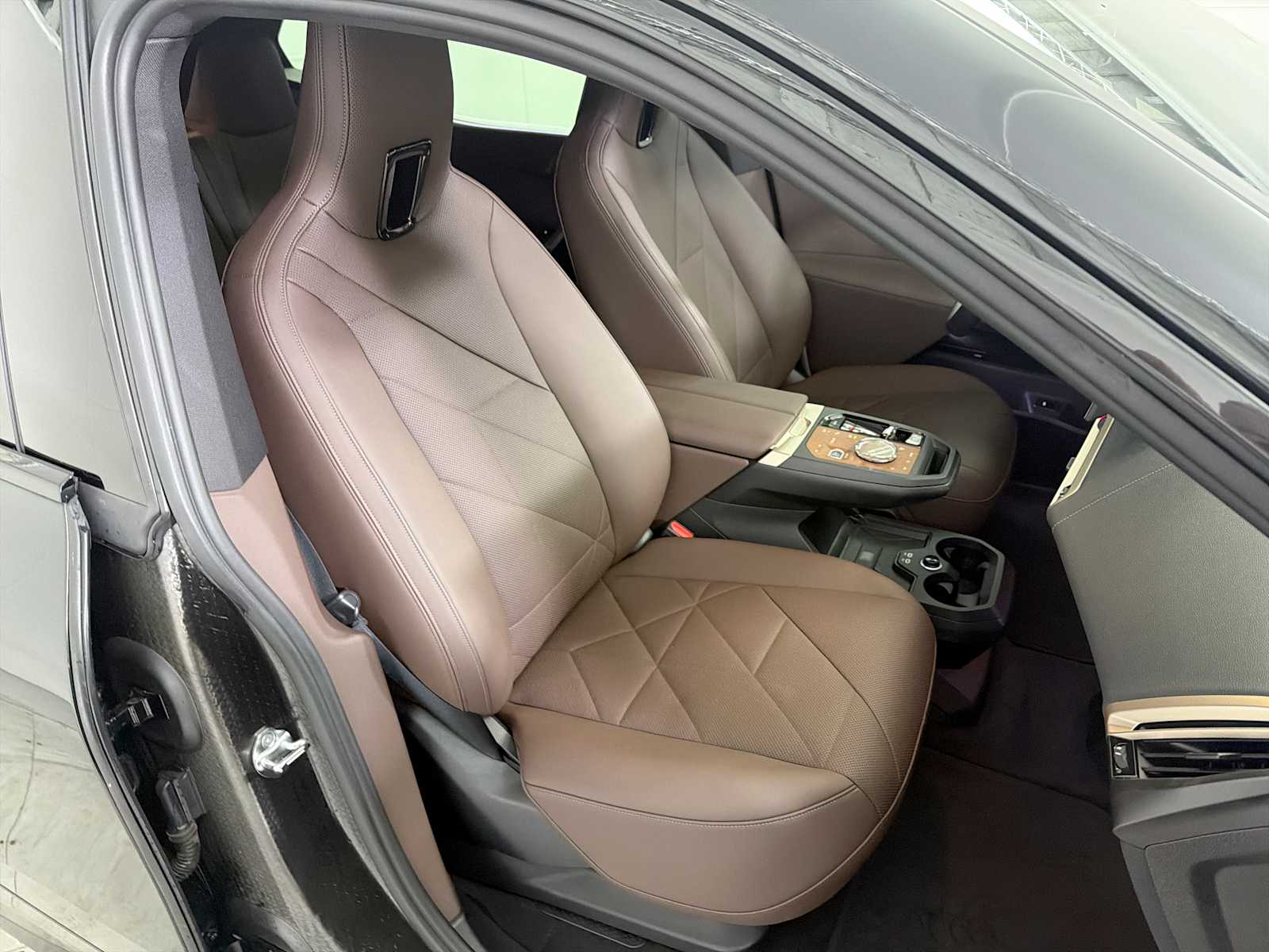 Thumbnail: 2023 BMW iX - 24