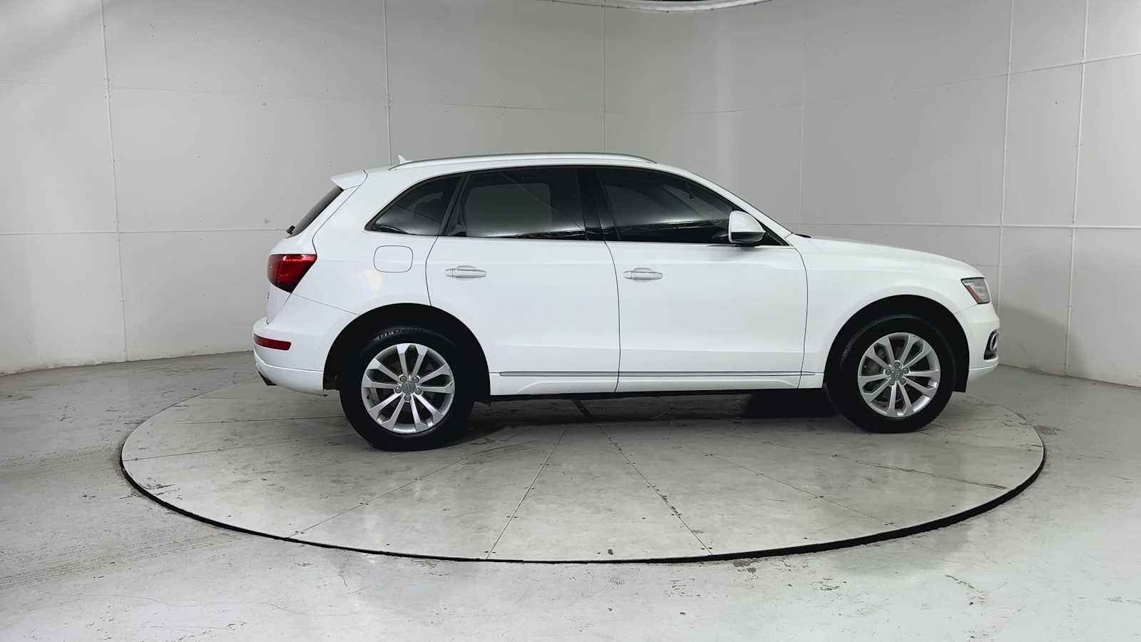Thumbnail: 2016 Audi Q5 - 10
