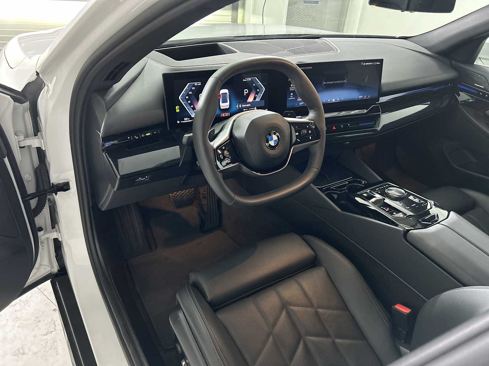 Thumbnail: 2024 BMW 5 Series - 11