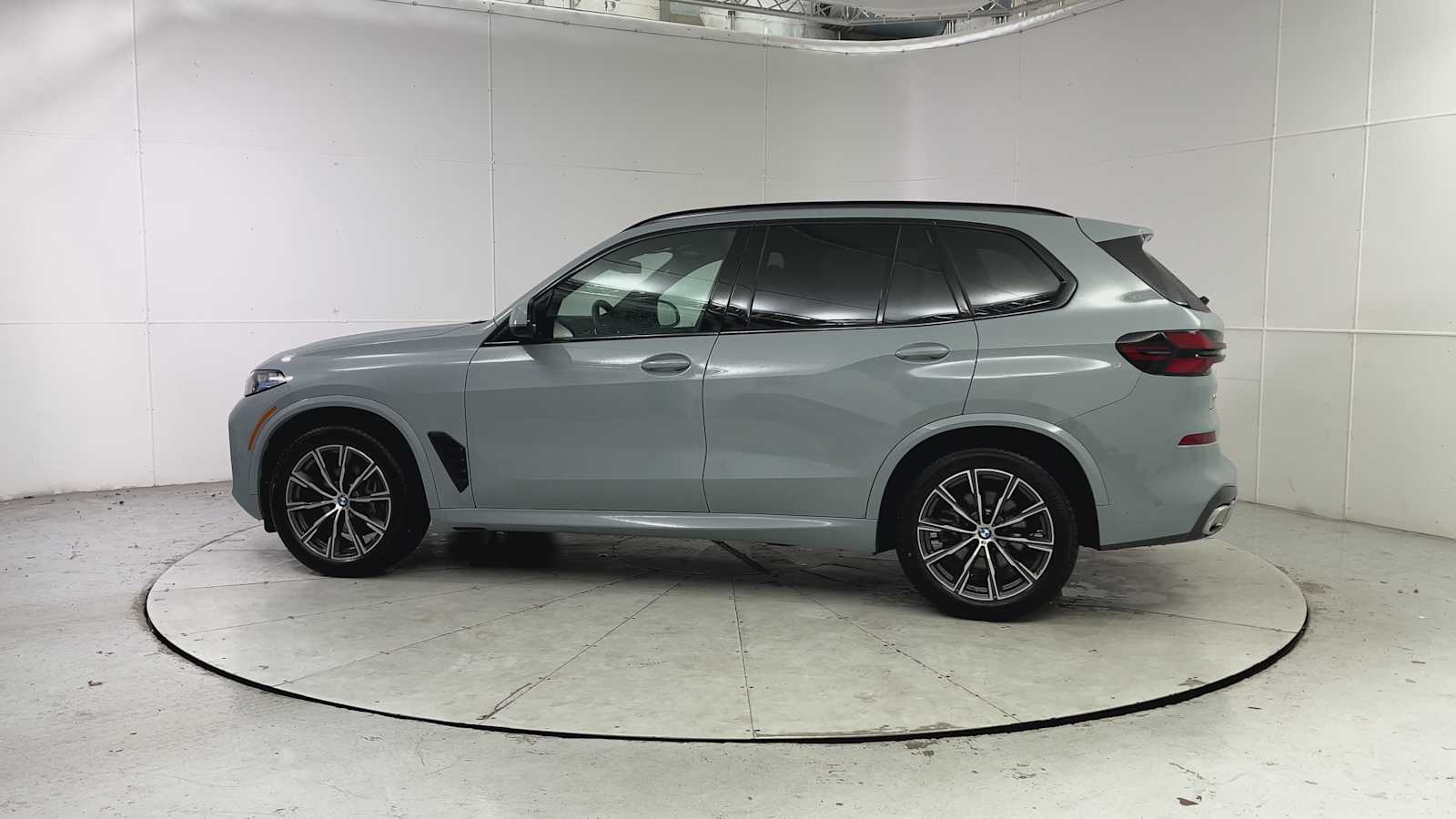 Thumbnail: 2026 BMW X5 - 4